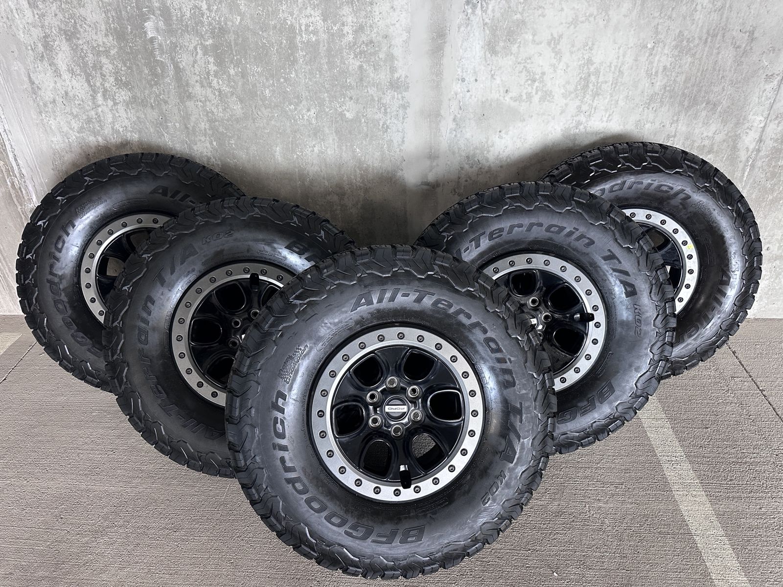 5 Ford Raptor f150 oem beadlock wheels & 37s. 37x12.50R17LT - Set of 5