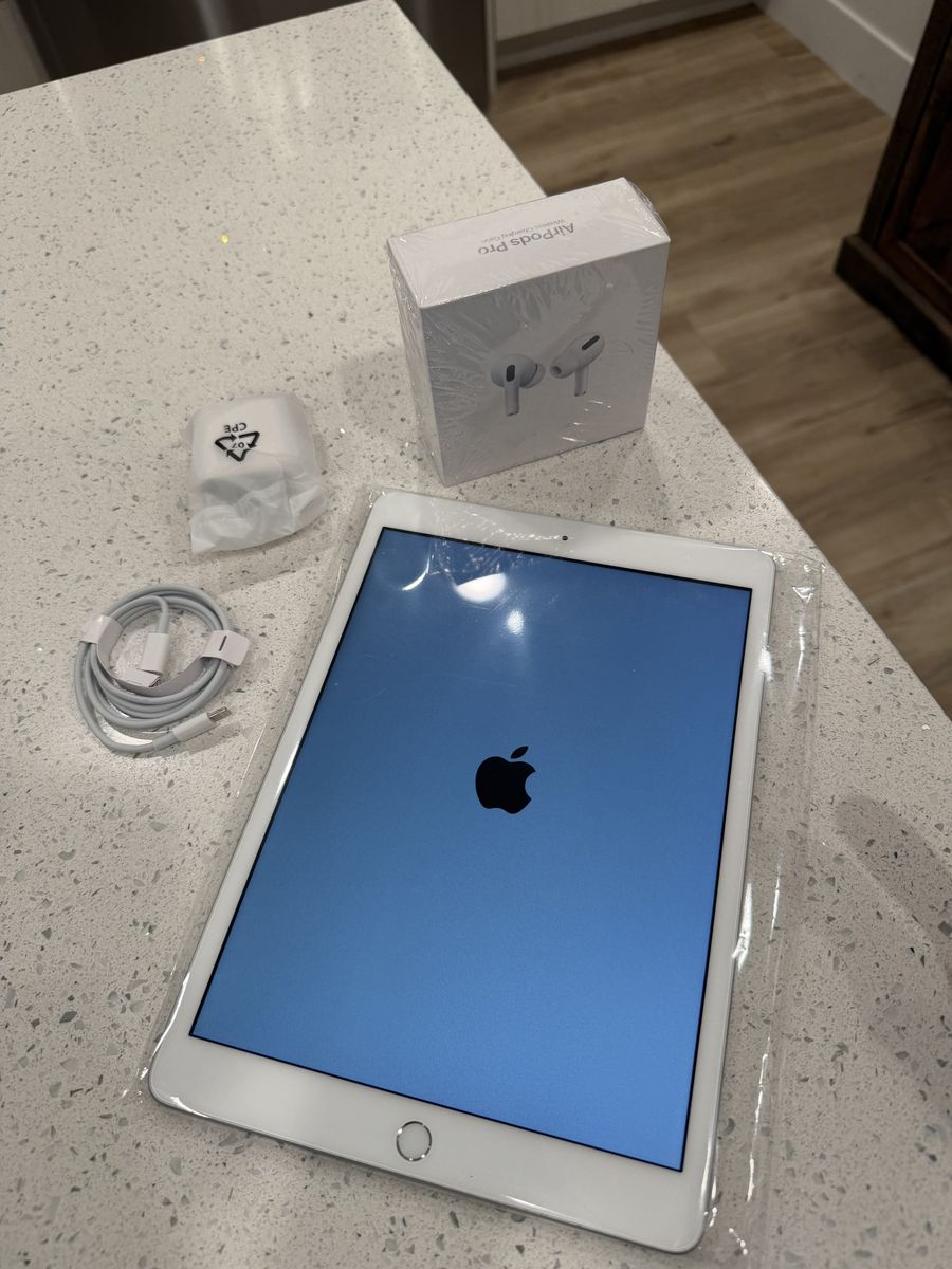 Bundle iPad 7 with cellular  with new earbuds.