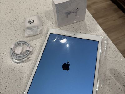 Bundle iPad 7 with cellular with new earbuds.