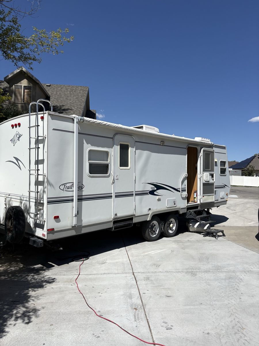 2002 trail bay 27 ft with slide