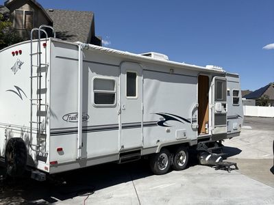 2002 trail bay 27 ft with slide