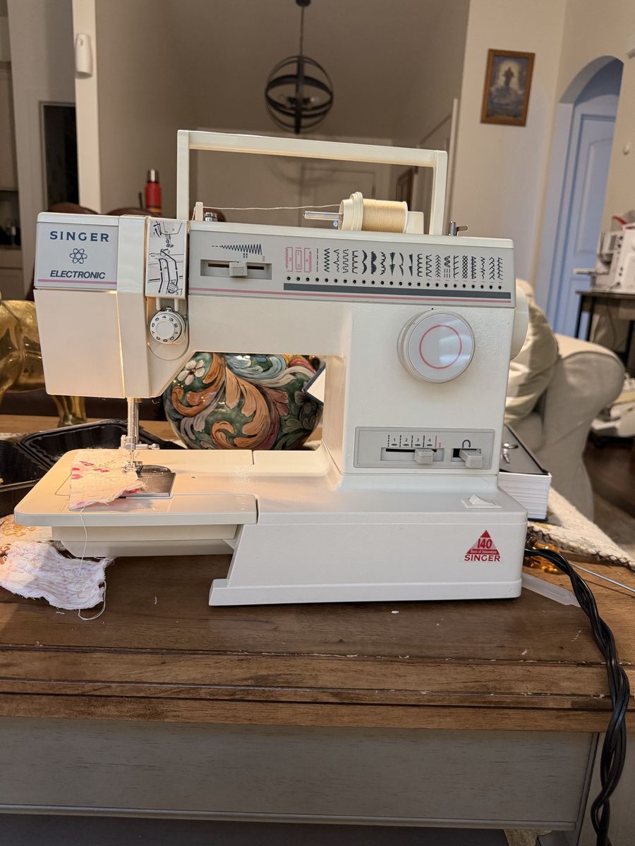 Heavy Duty Singer Electronic Sewing Machine