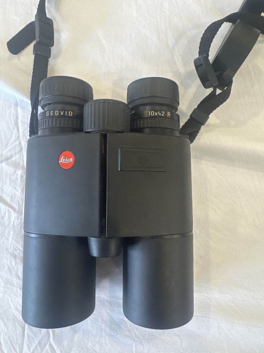Leica Geovid 10 x 42 range finding binoculars