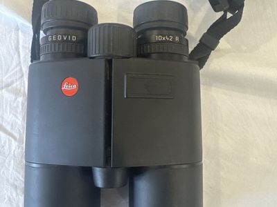 Leica Geovid 10 x 42 range finding binoculars