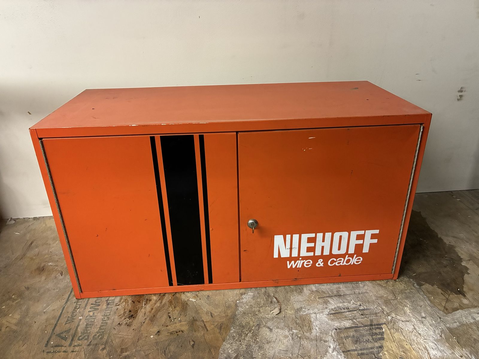 Niehoff Vintage Garage Tune up Center Man Cave