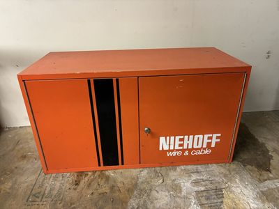 Niehoff Vintage Garage Tune up Center Man Cave