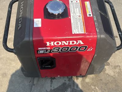 Honda EU3000is Inverter Generator - 3000W Portable Power, Quiet Operation, RV Ready