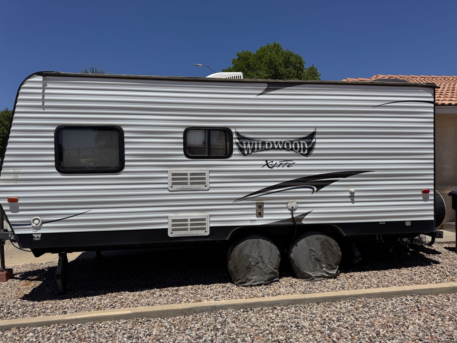 2016 Forest River Wildwood X-Lite Travel Trailer Bumper Pull - Great Condition RV for Your Next Adventure!