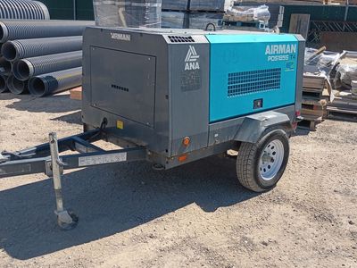 Airman PDS185S towable rotary screw air compressor, 9689 hours