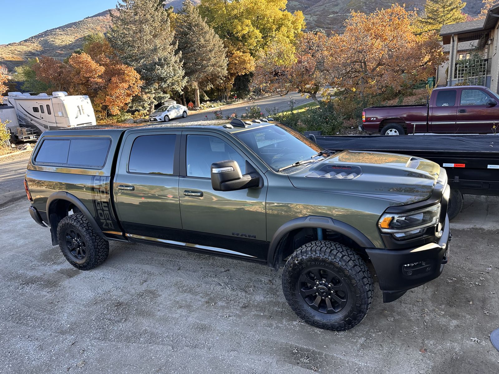 Leer 100XR Camper Shell 19+ Ram 6'4' bed