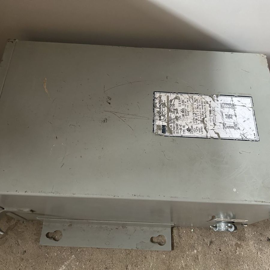 Hevi-Duty/SolaHD Step-Down 5.0 kVA single-phase automation transformer converts standard industrial AC inputs to a 100Vac output