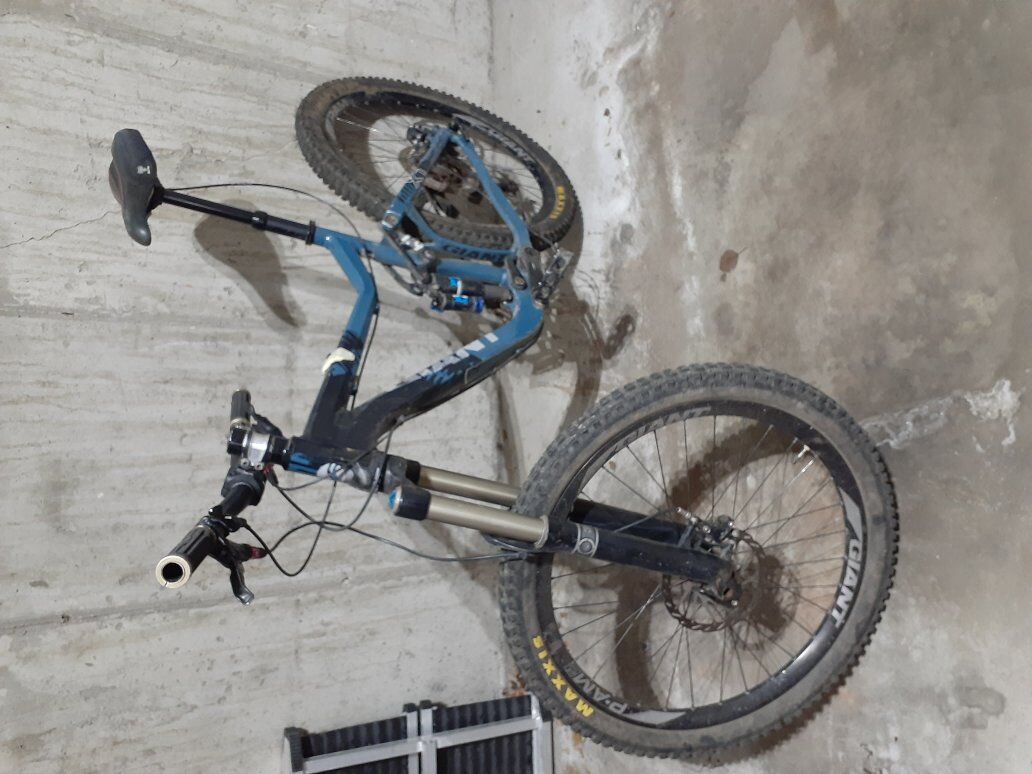 2012 GIANT REIGN X1 - MEDIUM (26")