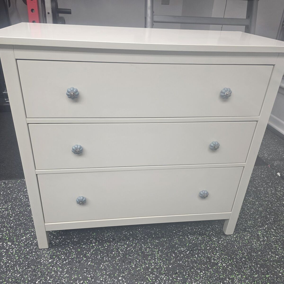 Dresser White