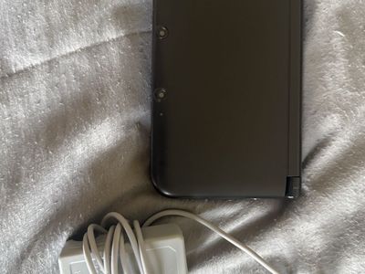 Nintendo 3DS XL Black Handheld Console with Charger - Good Condition (tested/working)