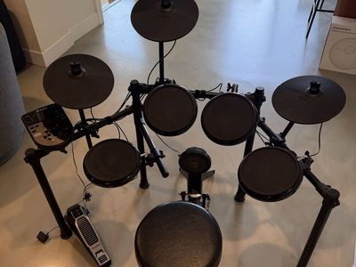 Alesis Nitro Electric Drum Kit 8 Piece w/ seat