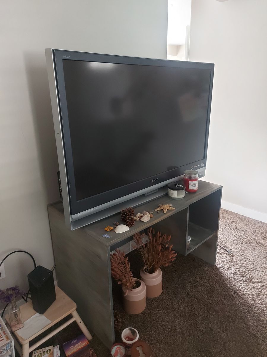 Sony WEGA 36" TV + TV Stand – $30 OBO
