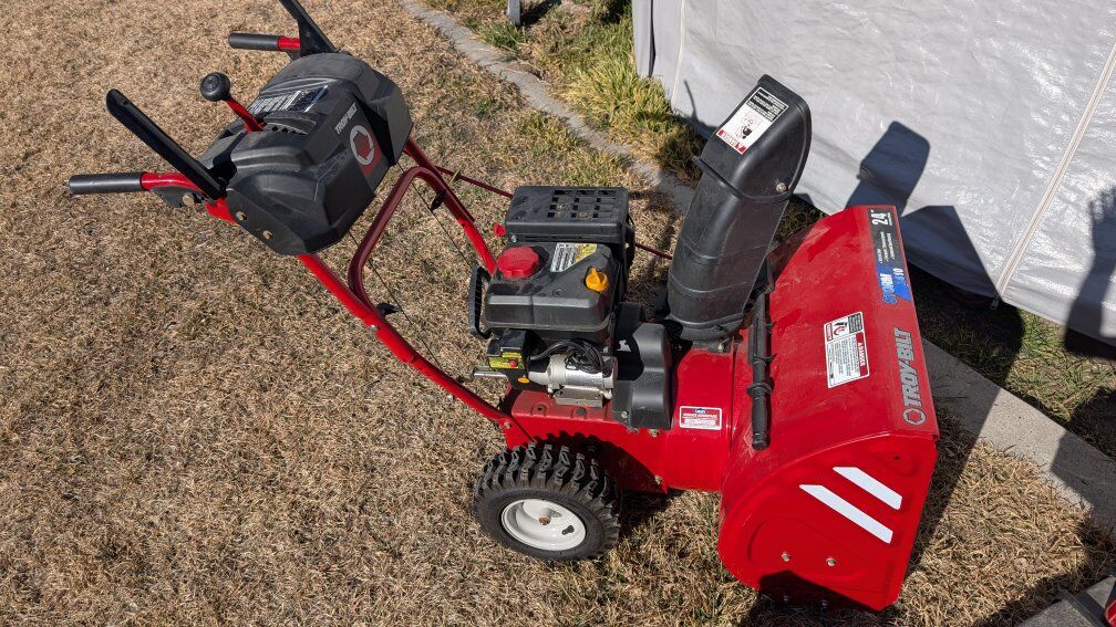 Troy-Bilt 24" Inch Snowblower w/ electric start