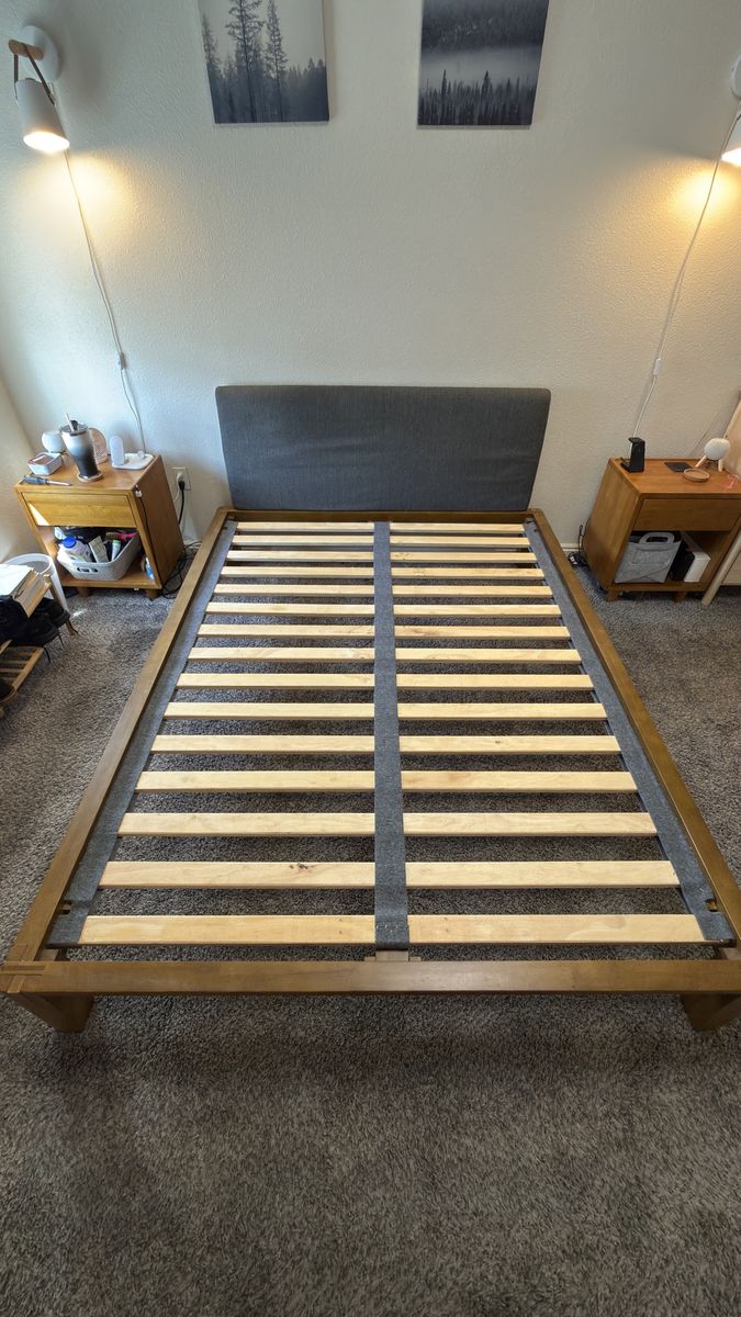 Queen Thuma Platform Bed - Walnut