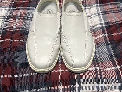 Mens White Temple Shoes - Size 8