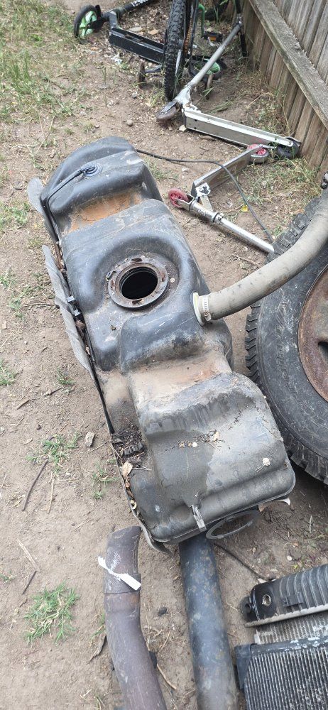 99 - 07 chevy gmc fuel tank