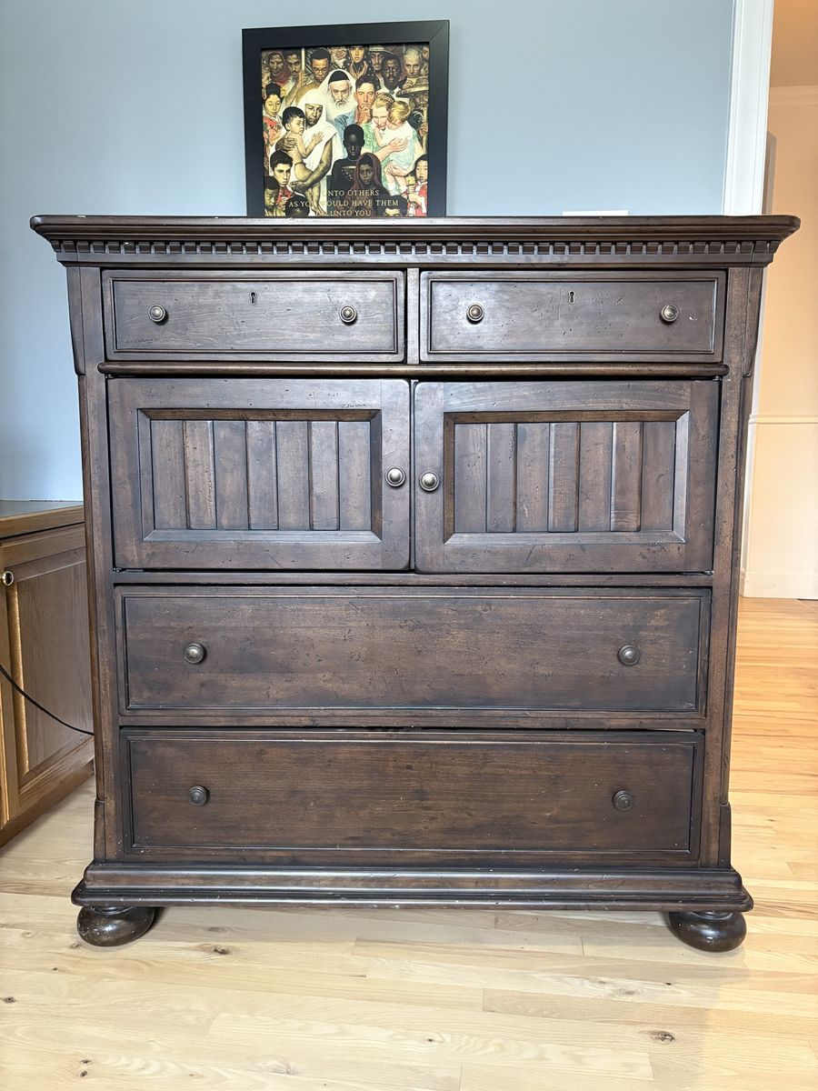 Dresser/Entertainment Center