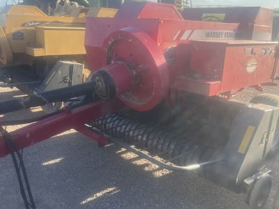 Massey Ferguson 1841 baler