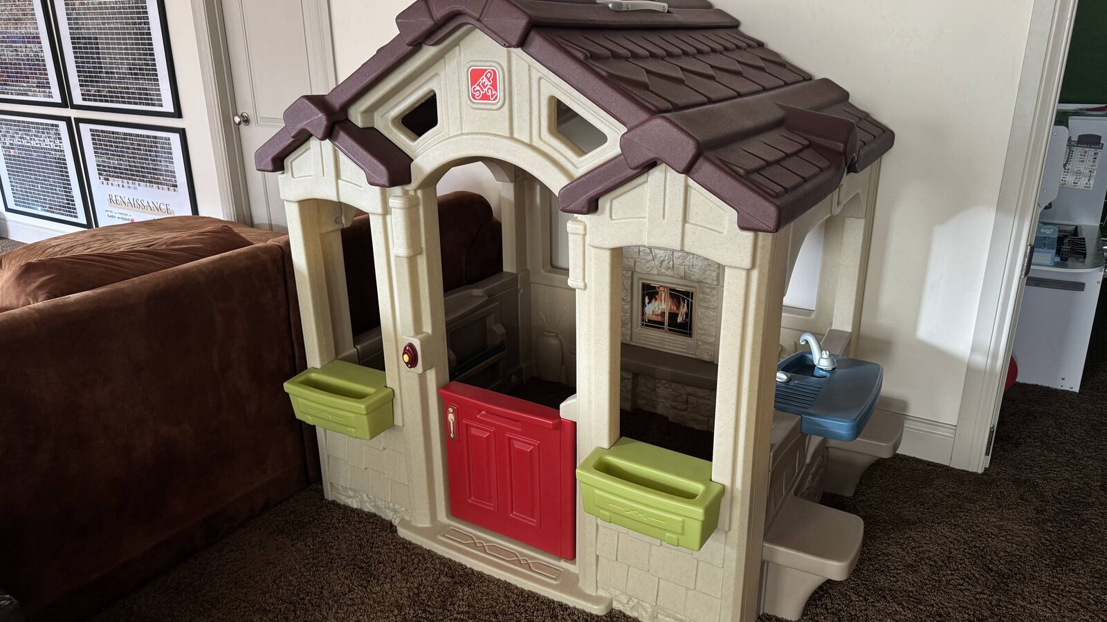 Kids Playhouse Cottage (Indoor/Outdoor) Clean, Like-New For Daycare or at Home Play