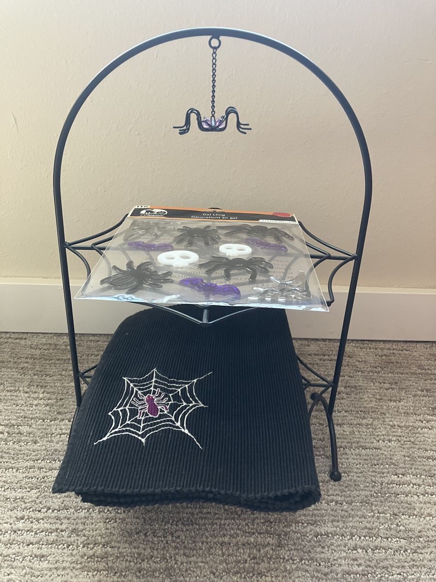 Halloween Decoration Set--Two tier treat stand with matching placemats