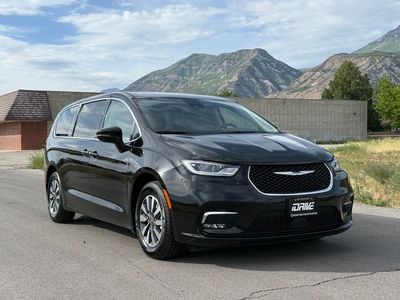 2024 Chrysler Pacifica Plug-In Hybrid Select