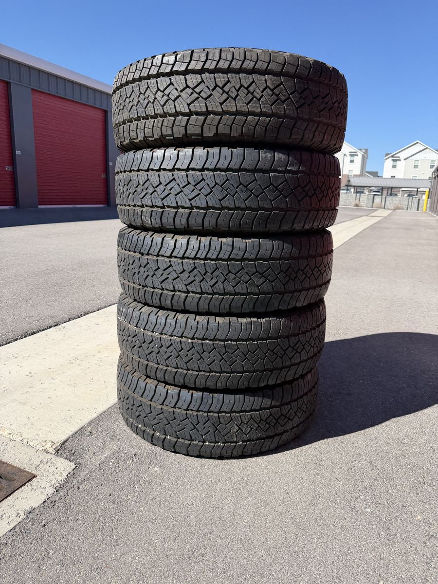 265/70R17 general grabber 6 ply like new