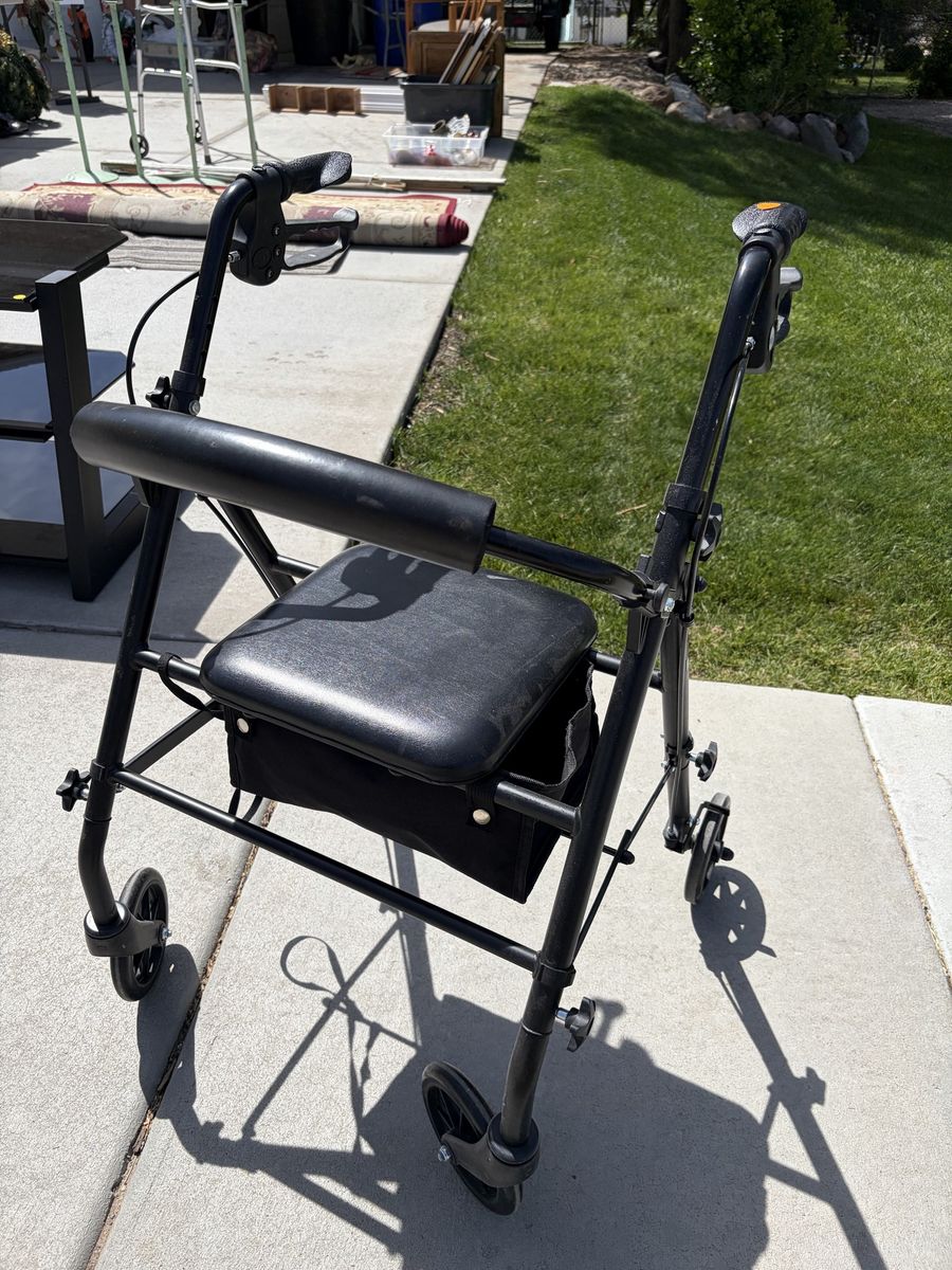 Walker with seat