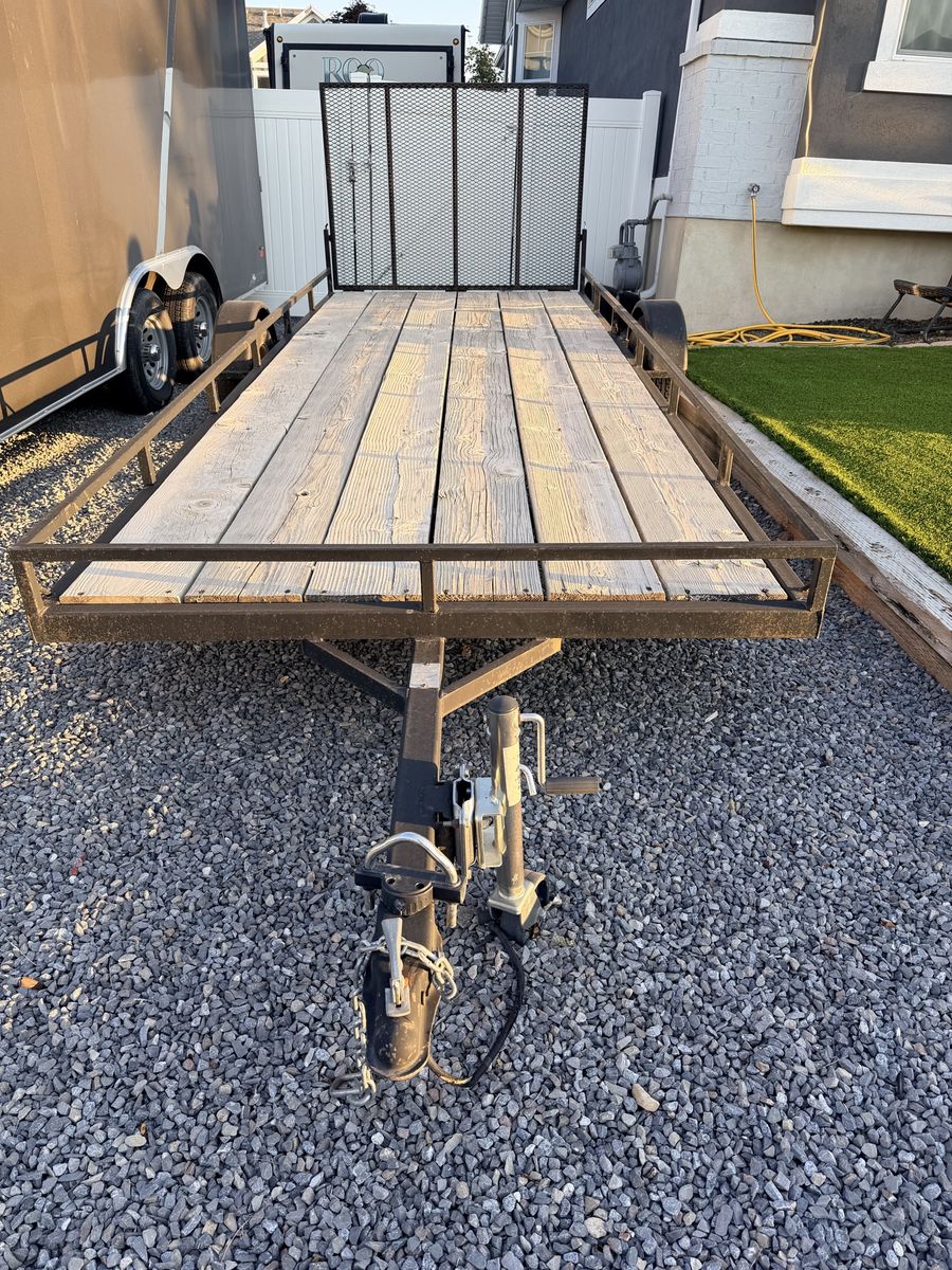 Single Axle Utility Trailer with Rear Ramp Gate and Wood Deck (16’x6’)