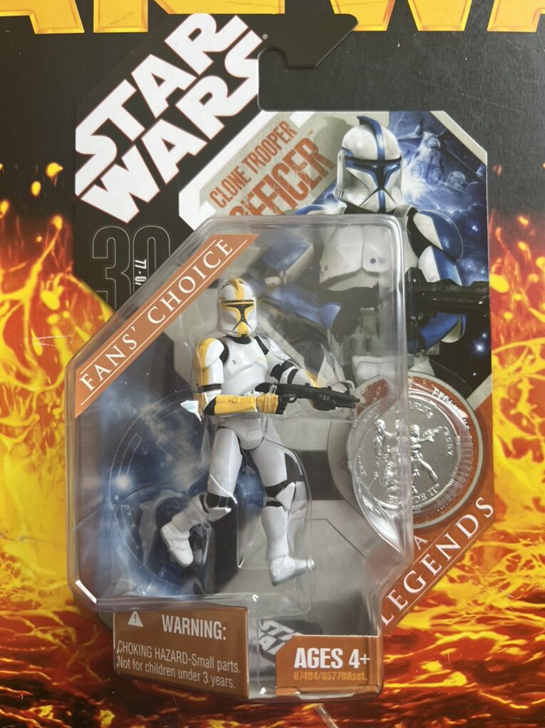 Star Wars Clone Trooper Officer (Yellow) with Coin
