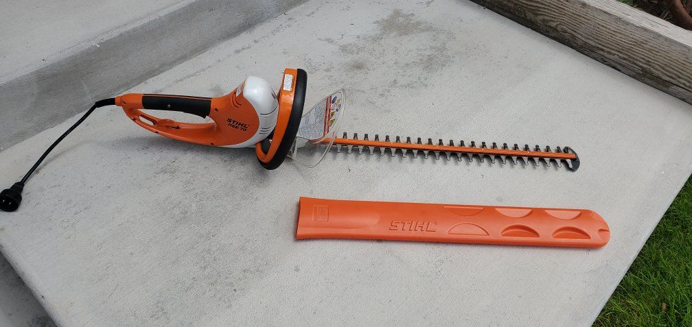 STIHL HSE 70 Electric Hedge Trimmer - 24" Blade, Used Like-New Condition