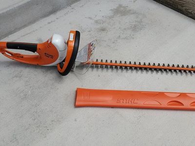 STIHL HSE 70 Electric Hedge Trimmer - 24" Blade, Used Like-New Condition