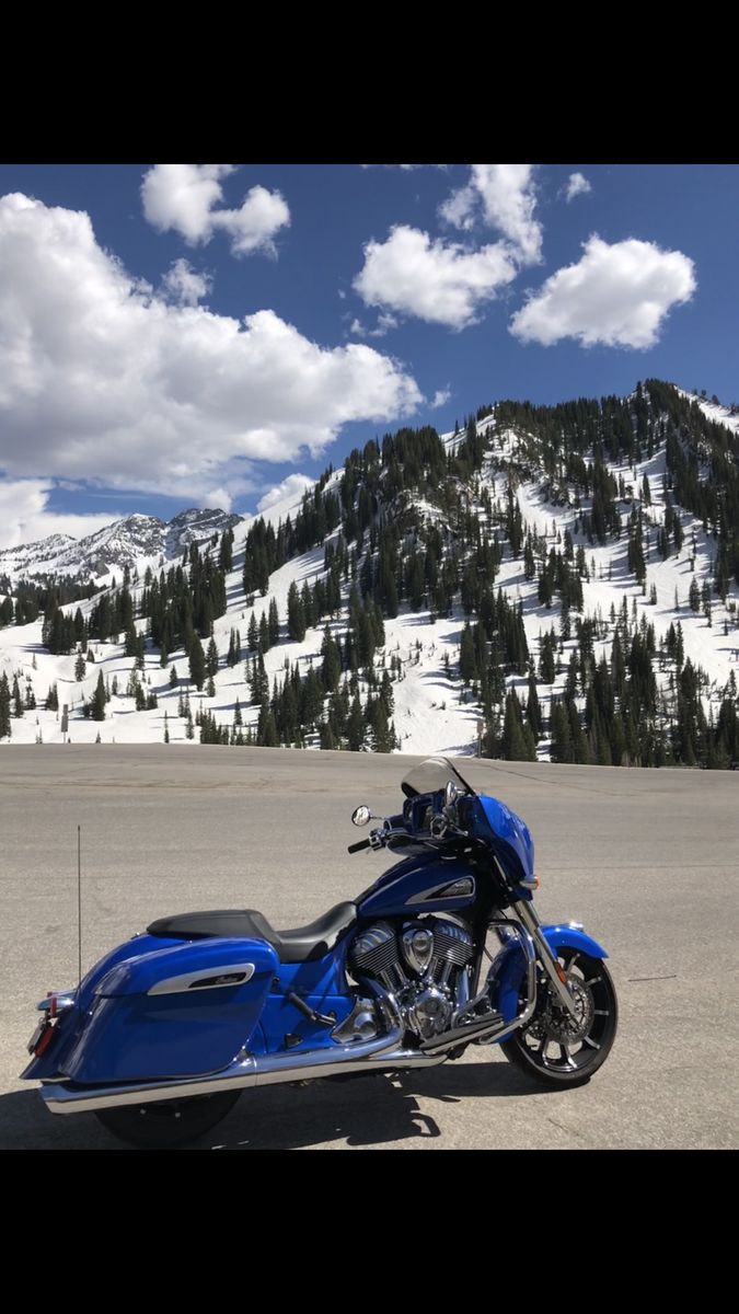 2021 Indian Chieftain Deepwater Metallic Blue,