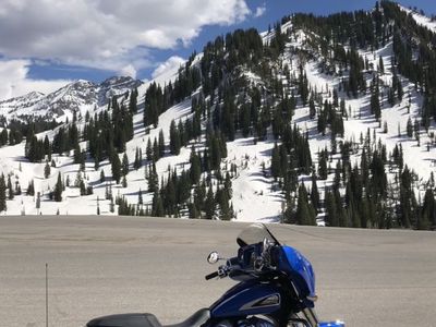 2021 Indian Chieftain Deepwater Metallic Blue,