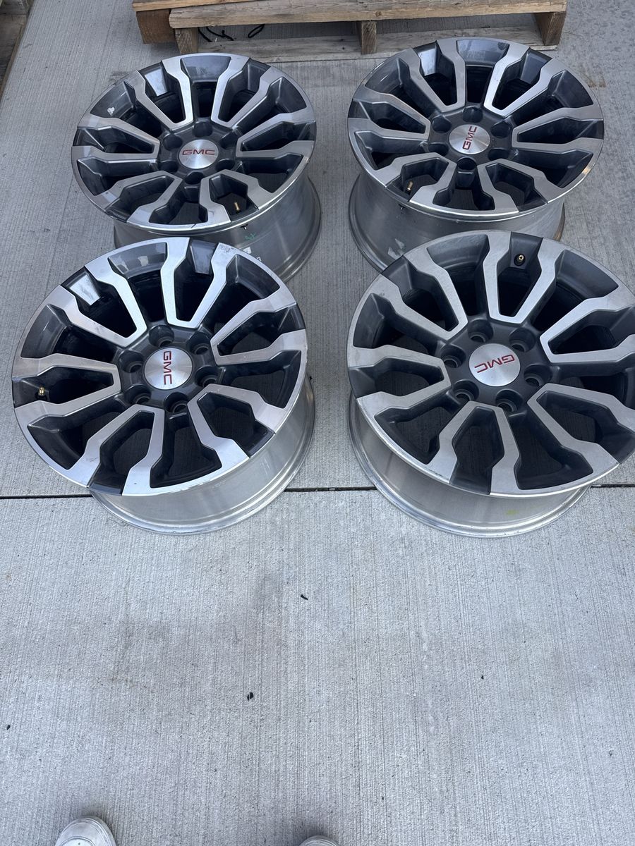 GMC OEM 20" Machined/Carbon Grey Wheels (Set of 4) for Sierra/Yukon - Used
