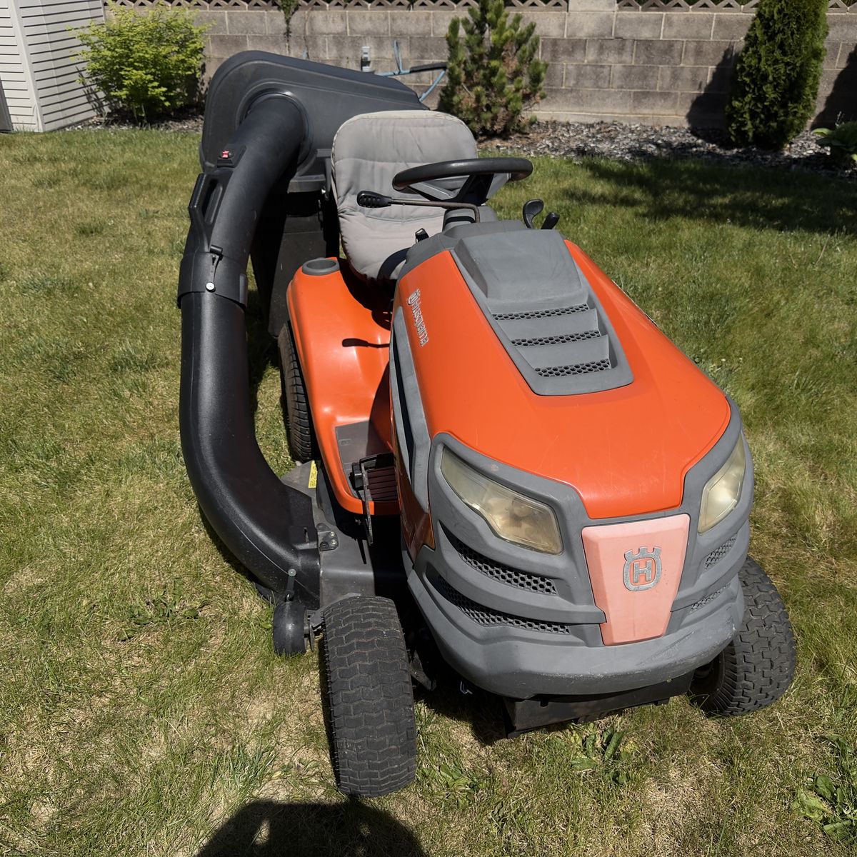 Husqvarna 46in lawnmower with bagging System