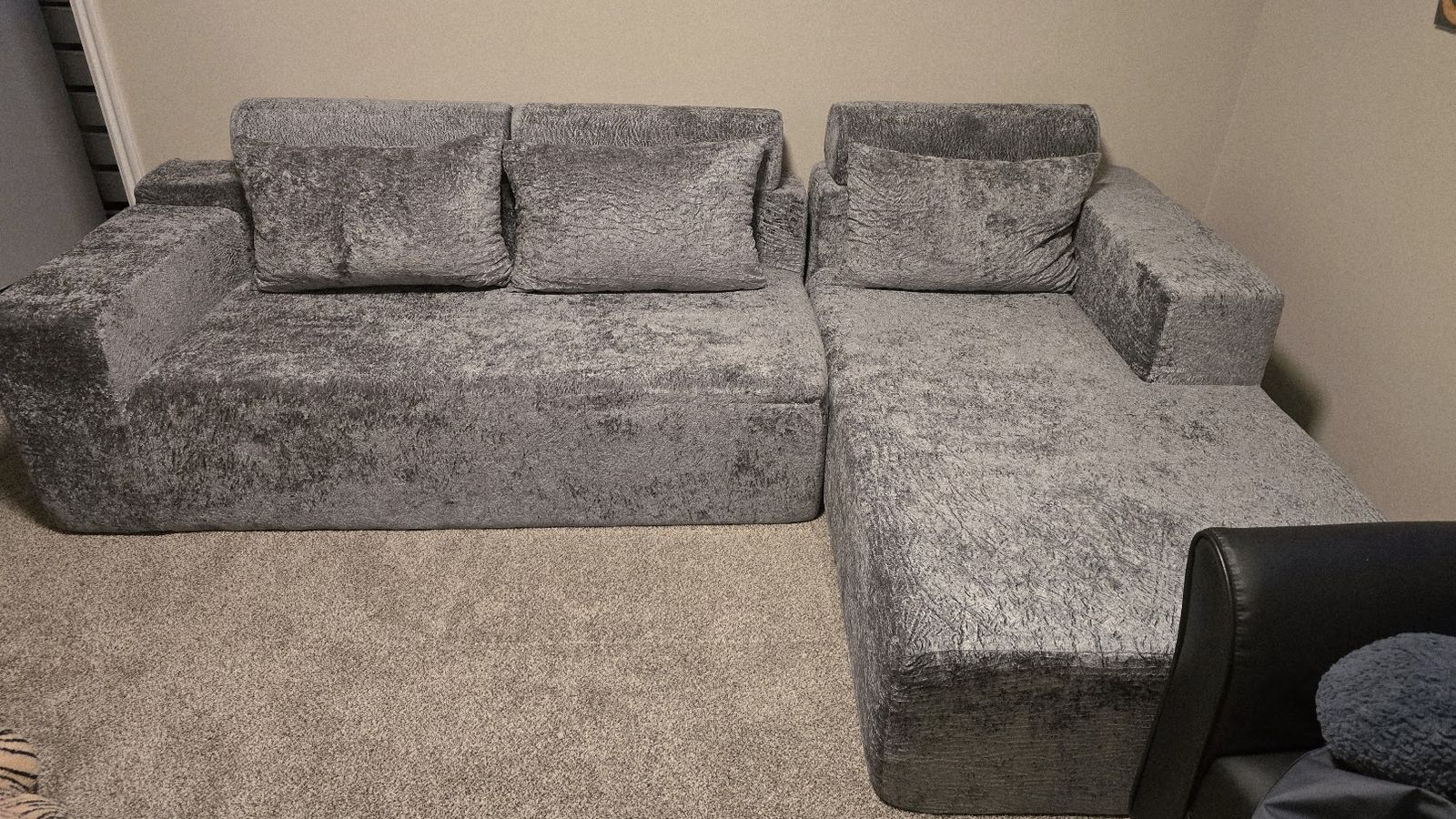 Brand New HABUTWAY 105" L-Shaped Modular Sectional Sofa – Grey Distressed Velvet
