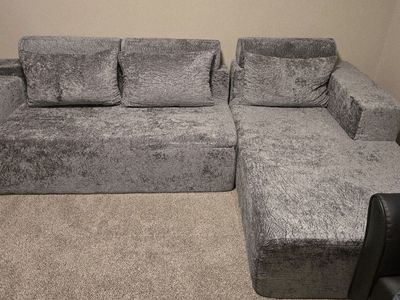 Brand New HABUTWAY 105" L-Shaped Modular Sectional Sofa – Grey Distressed Velvet
