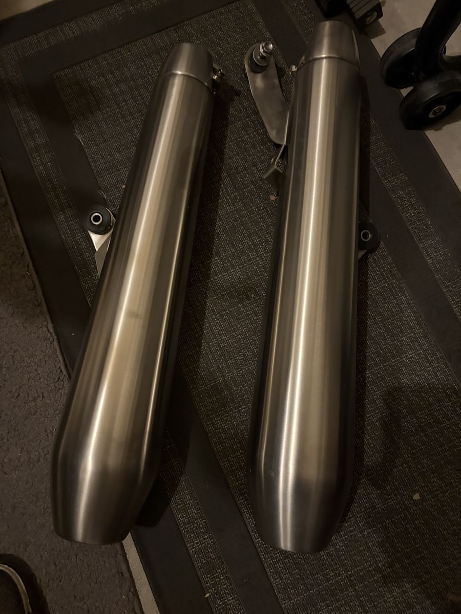 Triumph Speed Twin - OEM exhaust mufflers/silencers