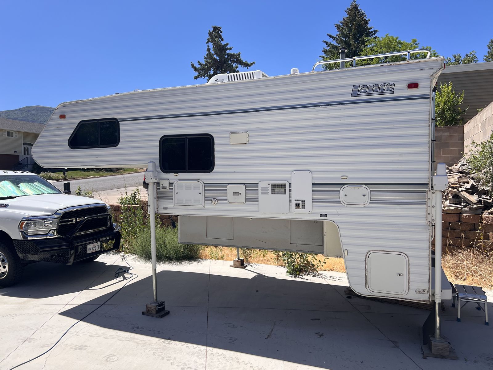 1999 Lance 1020 Truck Camper