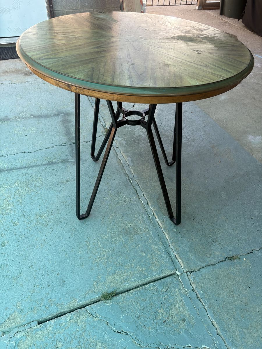 Nice round kitchen table