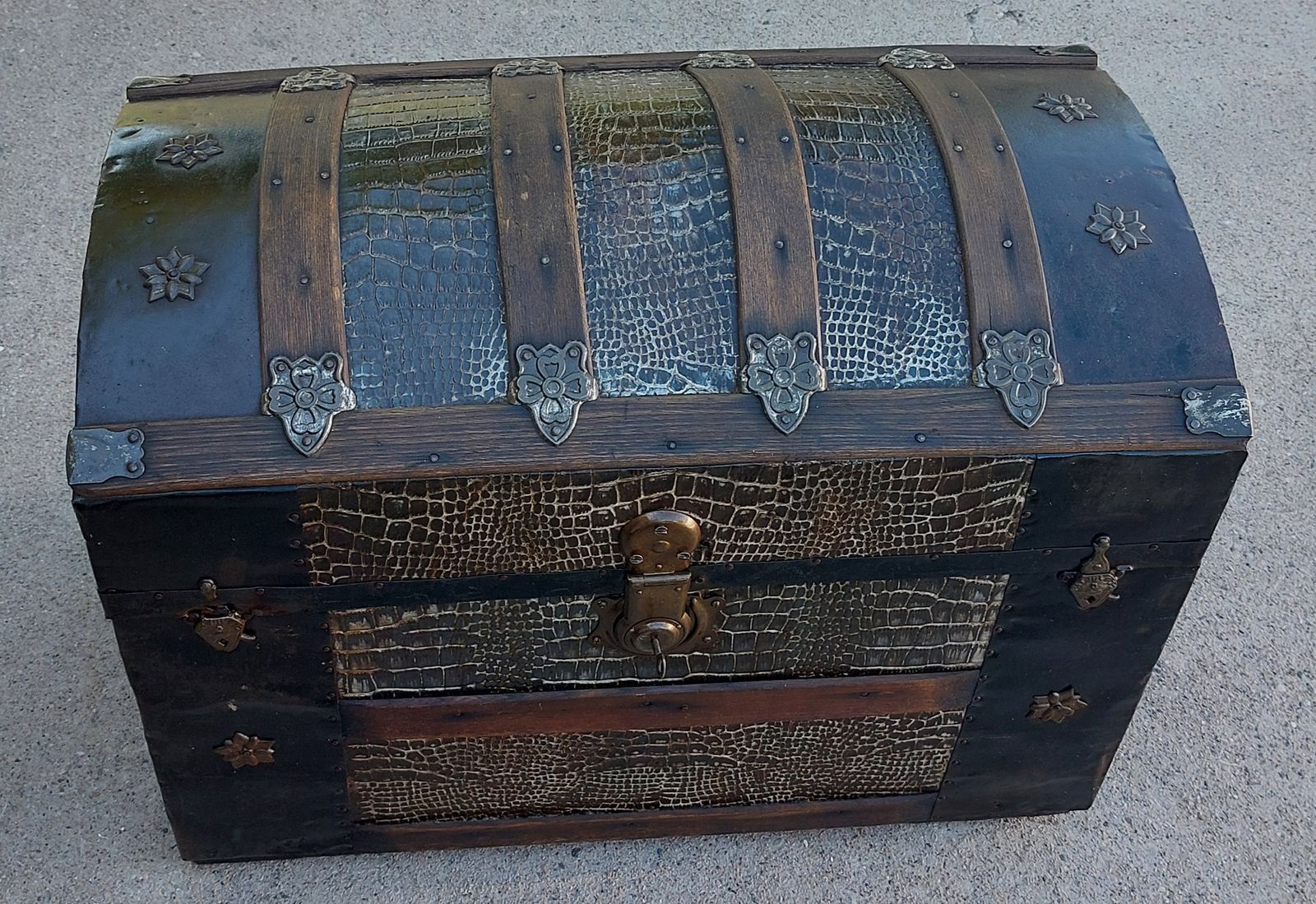 Antique Steamer Trunk With Key