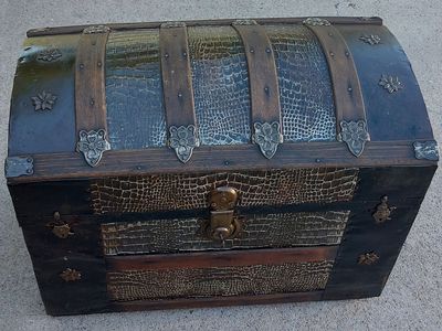 Antique Steamer Trunk With Key