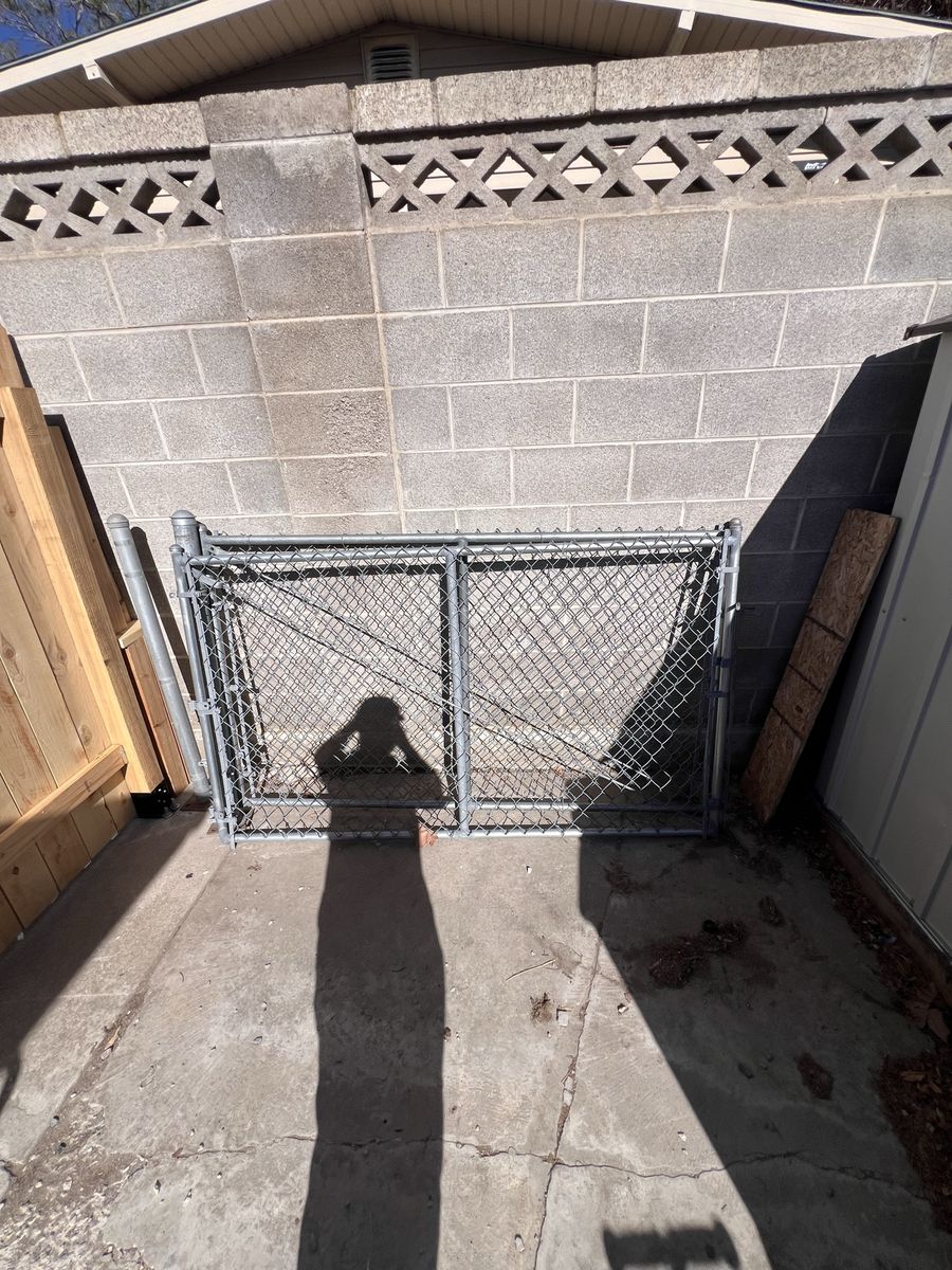 Chain link fence gate