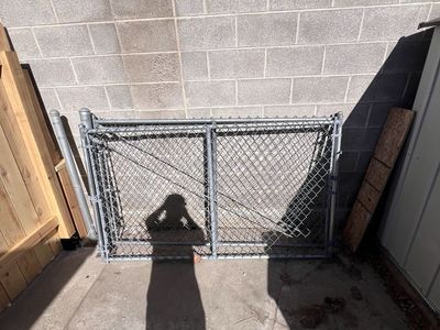 Chain link fence gate