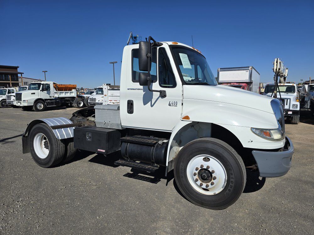 2007 International 4400 Day Cab Semi Tractor Auto