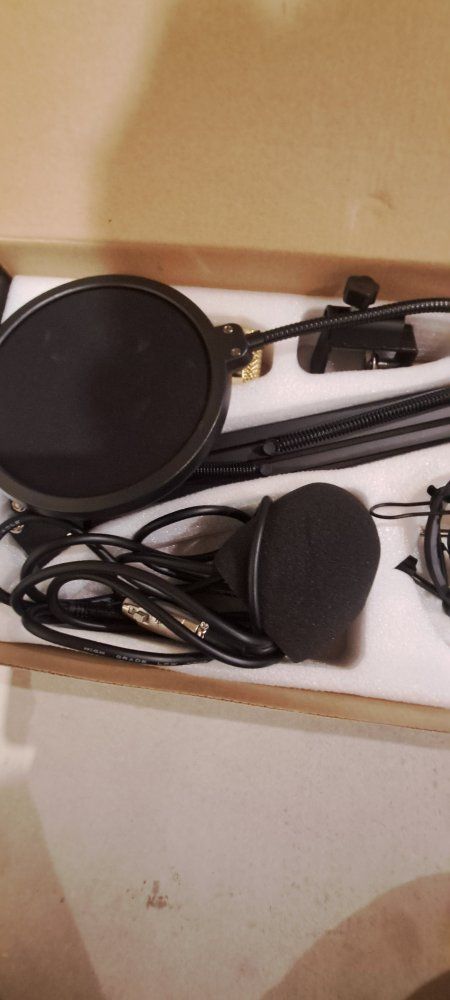 Microphone Studio Kit with Scissor Arm Stand, Pop Filter & XLR Cable